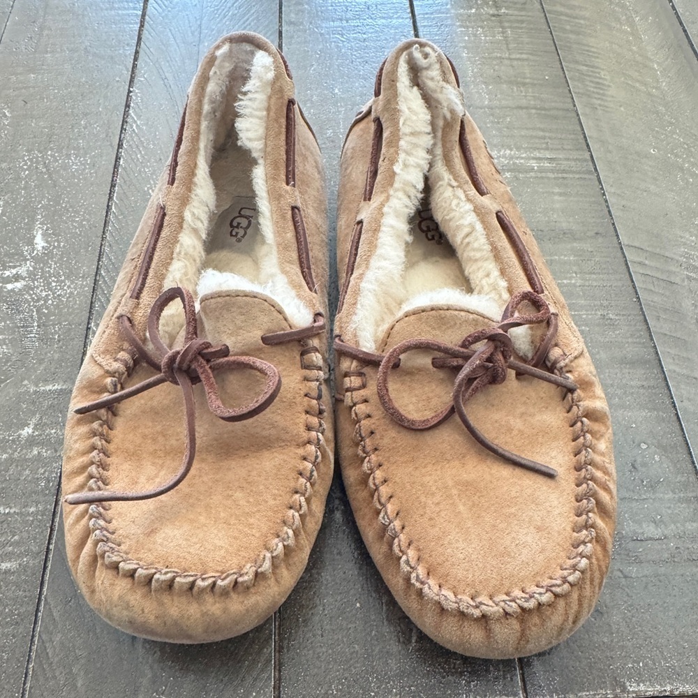 UGG Dakota Slipper Moccasin Tan Woman’s Size‎ 8
